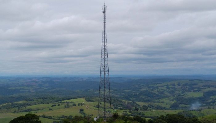  Acordo inédito do Governo com operadoras de telefonia móvel leva conectividade à área rural